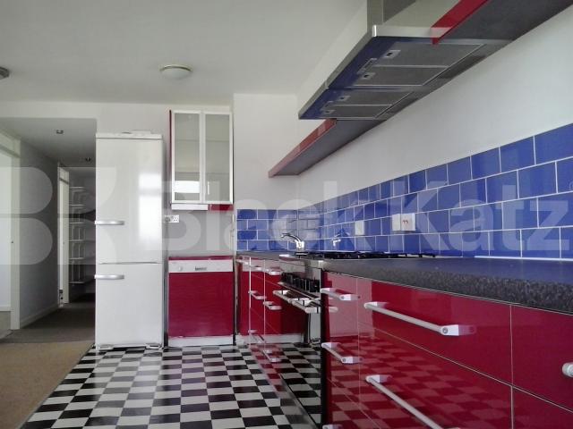 			NEW INSTRUCTION , 2 Bedroom, 1 bath, 1 reception Flat			 Shepherds Bush Green, Shepherds Bush